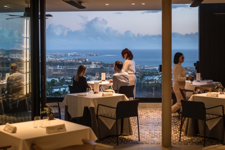 Sala del restaurante Cráter (Tenerife).