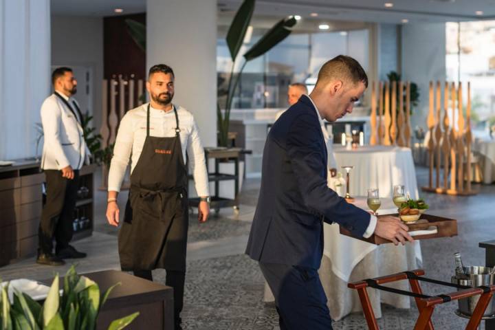 Servicio de sala del restaurante Donaire, en Tenerife.