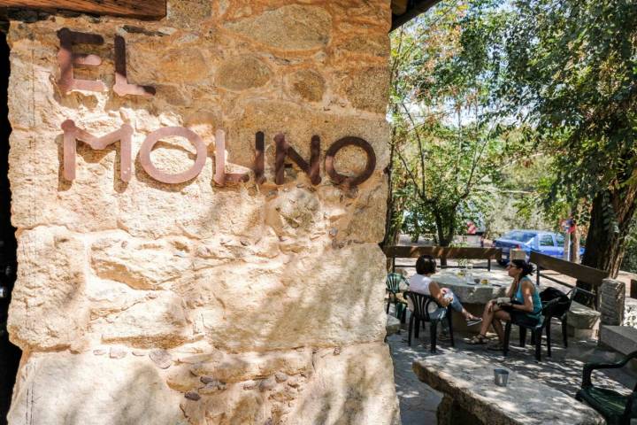 La terraza de 'El Molino' continúa siendo un buen lugar para después de un chapuzón.