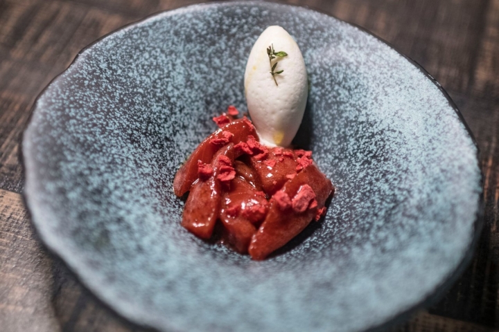 Postre de fresas escabechadas del restaurante Farigola&Menta (Valencia):