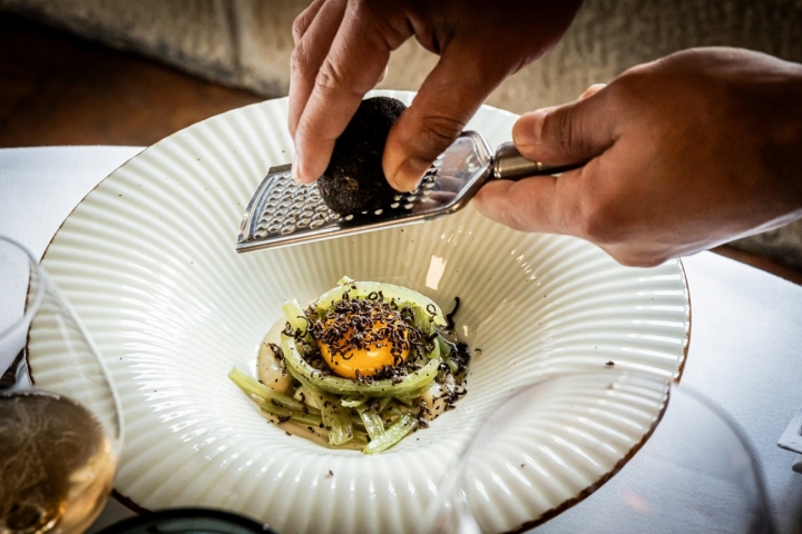 Un toque de trufa para la borraja con huevo.