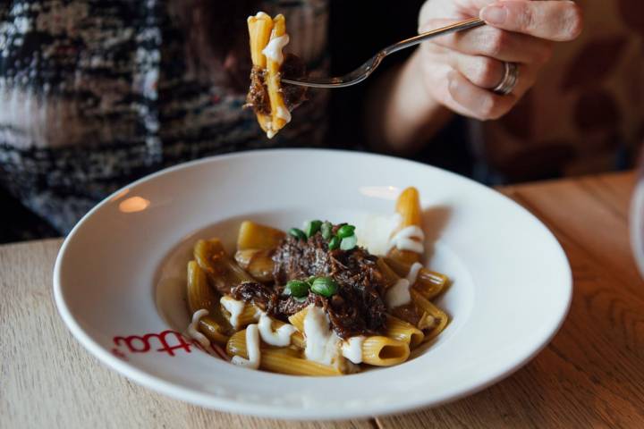 'Rigatoni' Genovese con rabo de toro.