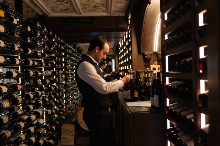 Julen en la bodega de 'Itzuli'.