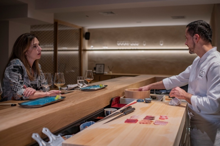 ​  'Zuara Sushi'. En barra