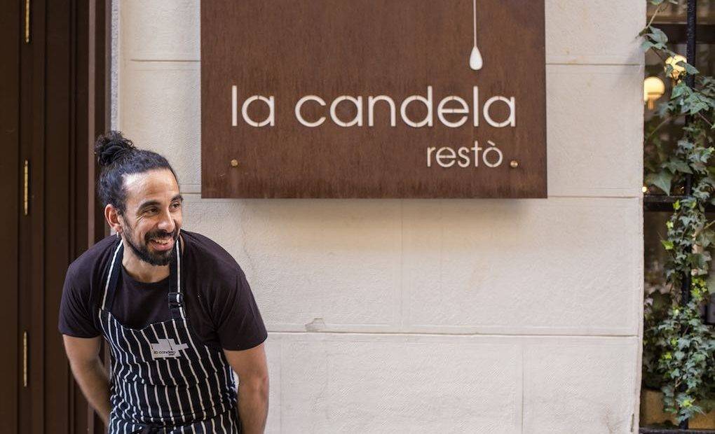 El chef Samy Alí Rando en la puerta de su restaurante.