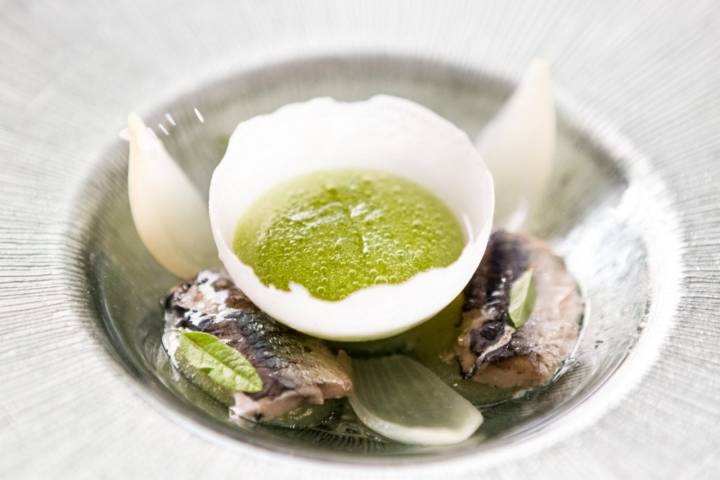 Restaurante 'La Senda' (Zaragoza): ensalada de boquerón, cebolla, albahaca y manzana