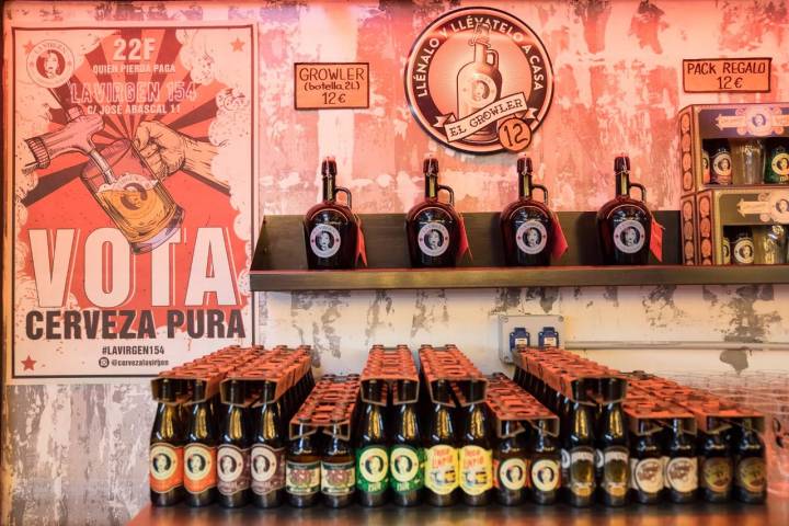 También hay productos para los fanáticos de la cerveza embotellada que se la quieran llevar a casa.