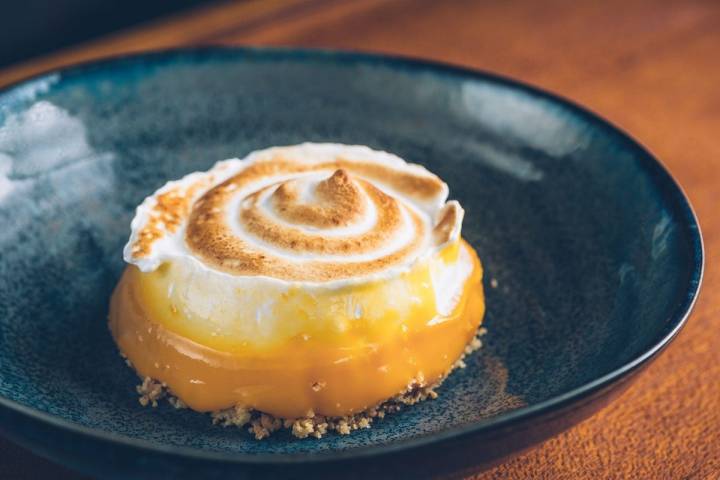 Tarta de limón con merengue.