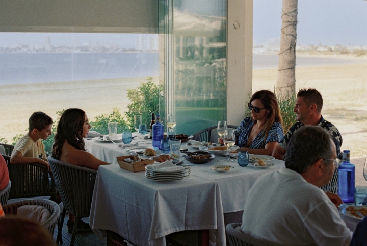 El restaurante cuenta con tres espacios para distintos momentos del día El restaurante cuenta con tres espacios para distintos momentos del día