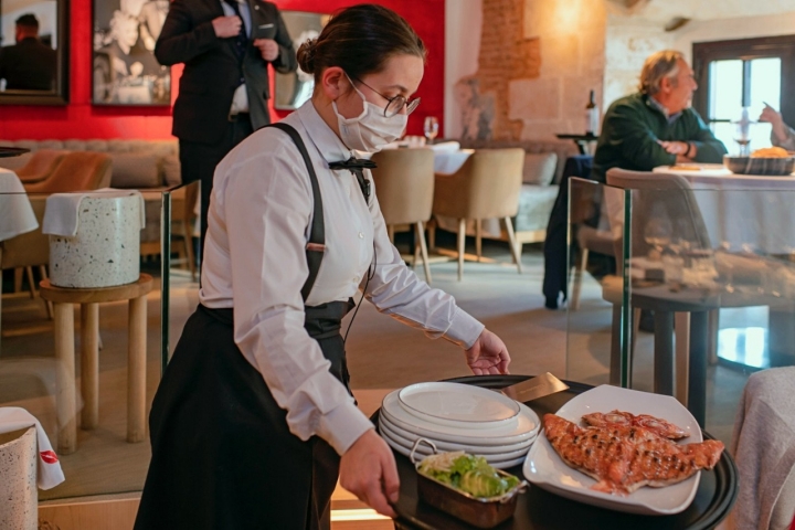 Restaurante 'Marcela Brasa' (León): sirviendo el pescado