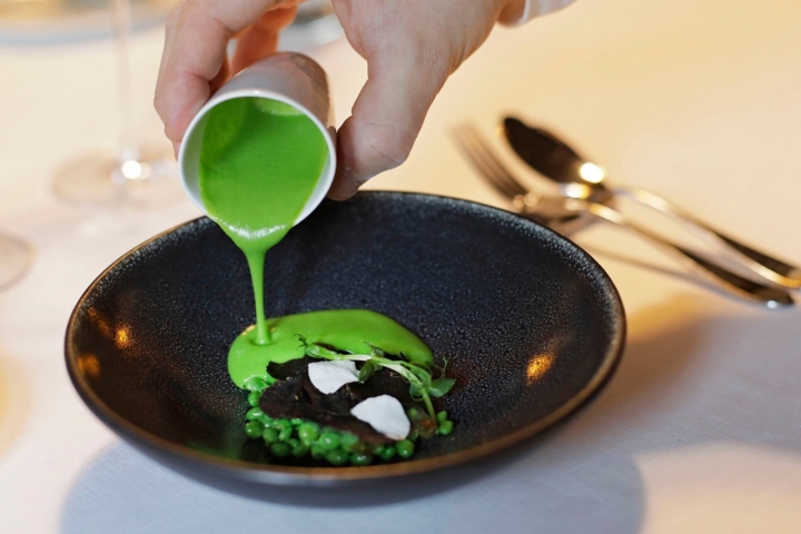 Plato de guisante lágrima y trufa.