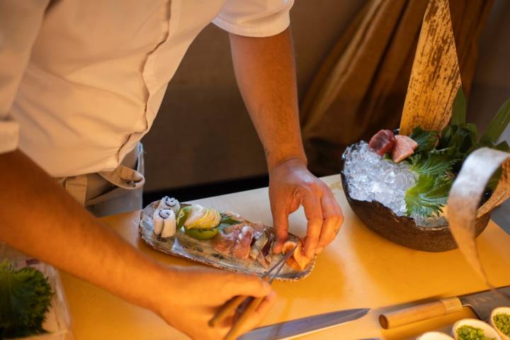 Preparación de un plato del restaurante Salvaje Valencia