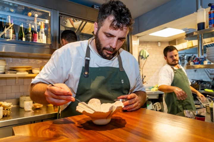 Jesús León cuenta con experiencia en algunas de las cocinas más exigentes del país Jesús León cuenta con experiencia en algunas de las cocinas más exigentes del país