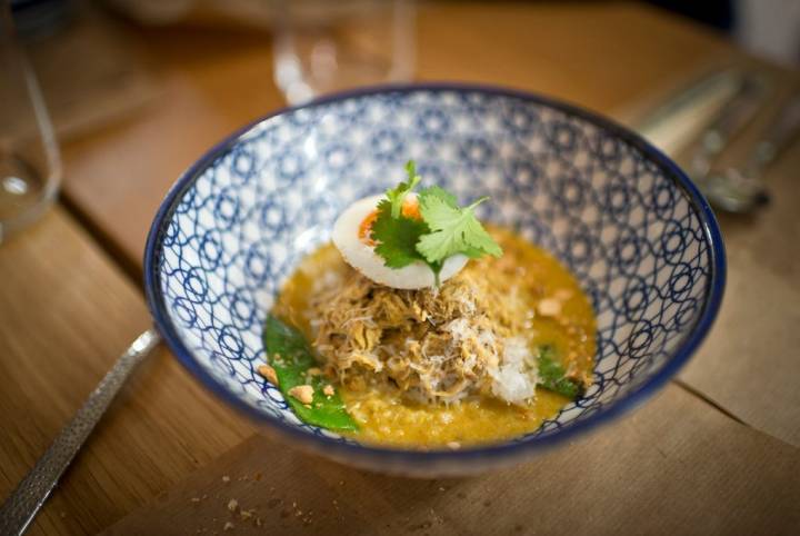 El ya famoso curry aji de gallina, con huevo, parmesano, chalotas y leche de coco.