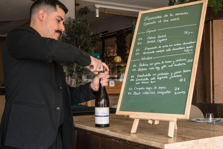 Gabriel Barrios, sumiller del restaurante Troqué (Adeje, Tenerife).