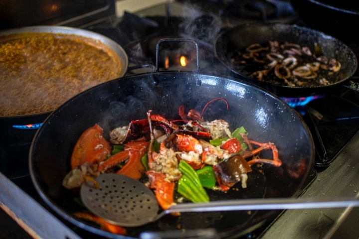 Restaurante 'Vogamari': sofrito de langosta con patatas y huevos fritos