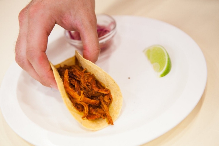 'Taquería Mi Ciudad': taco Pastor (cerdo o ternera adobada con cebolla, cilantro y piña)