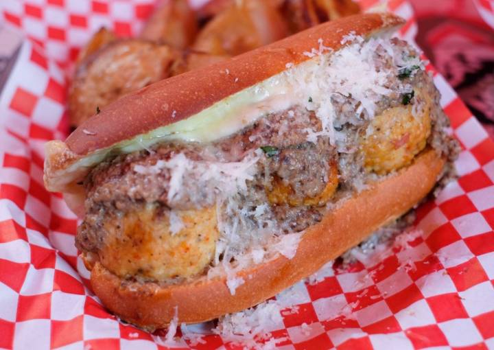 'Bolero': albóndigas de pollo con queso ('chick and parm')