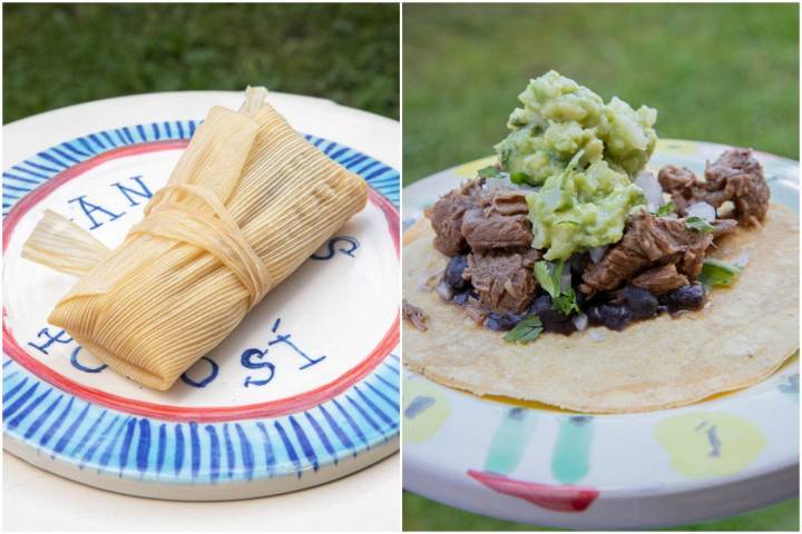 Tamal (pan de maíz al vapor relleno de guisos) y taco de 'suadero'.