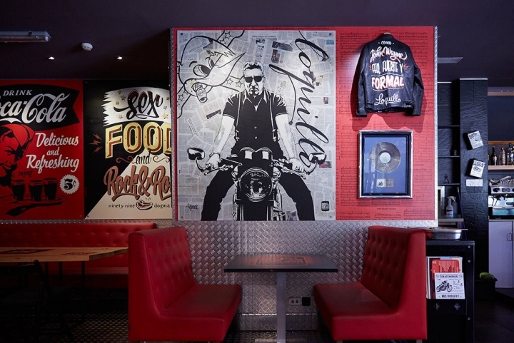 La decoración rockera del bar, otro de sus encantos.