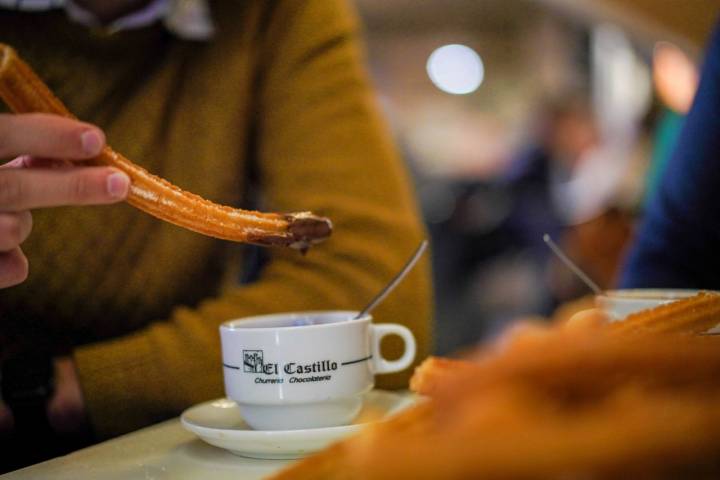 Churros con chocolate en El Castillo.