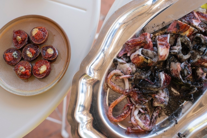 Calamar BRUT con higos, sobrasada y queso azul