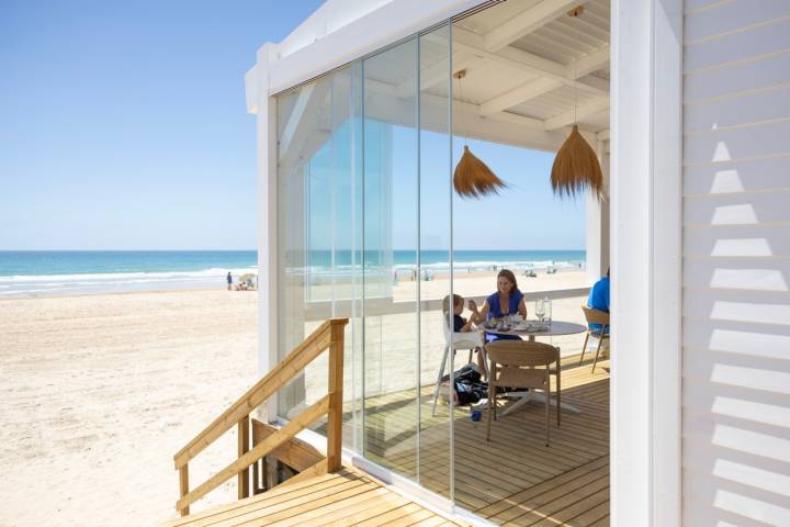 El restaurante visto desde la playa