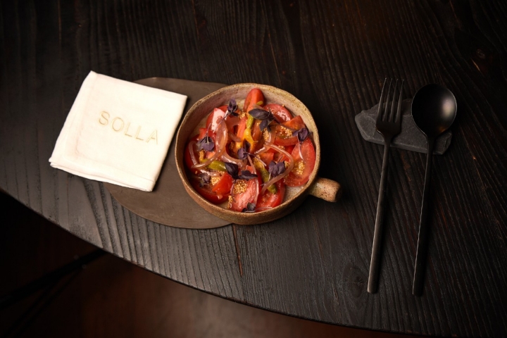 Tomate rosa con encurtidos. Tomate rosa con encurtidos.