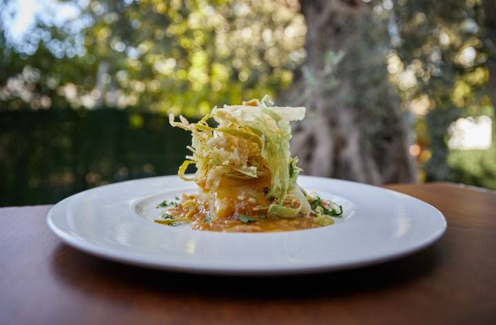 El bacalao con salsa de naranja y puerros es una de las estrellas de la carta.