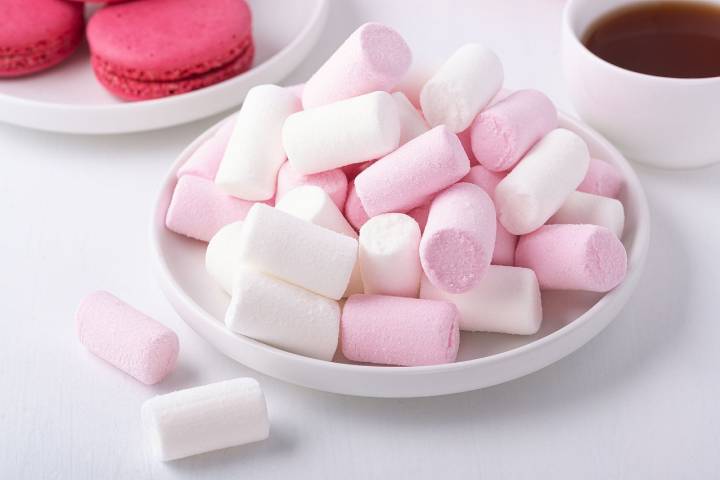 Las bombas de chocolate se pueden rellenar de 'marshmallows'. Foto: Shutterstock.