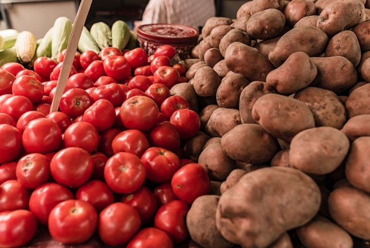 Tomate y patata, de la misma familia. Foto: iStock
