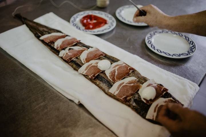 Plato de lamprea del restaurante 'Os Pirús'.