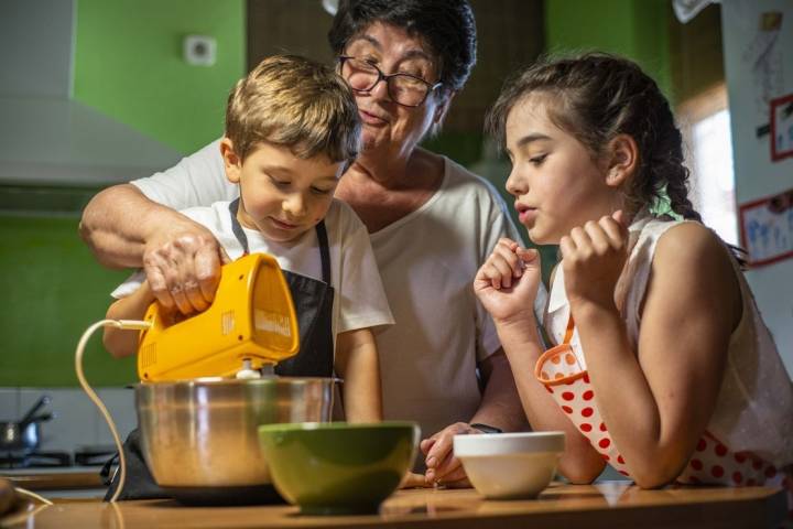 niños tarta fresa