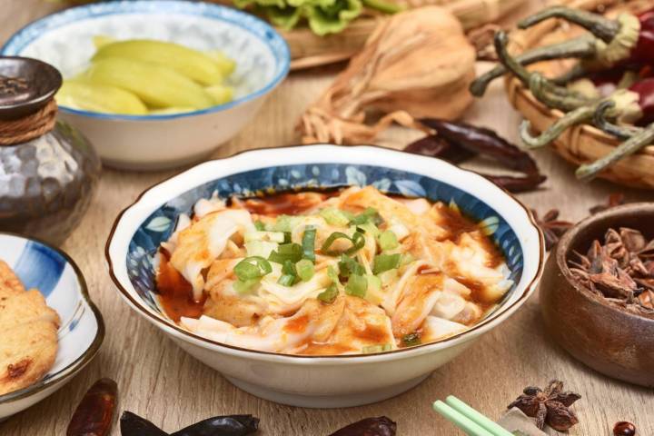 Rellenas de magro de cerdo y acompañadas de salsa picante. Foto: Agefotostock.