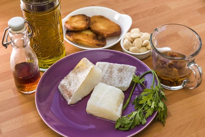 Ingredientes del bacalao en cazuela de Pla de Bages.