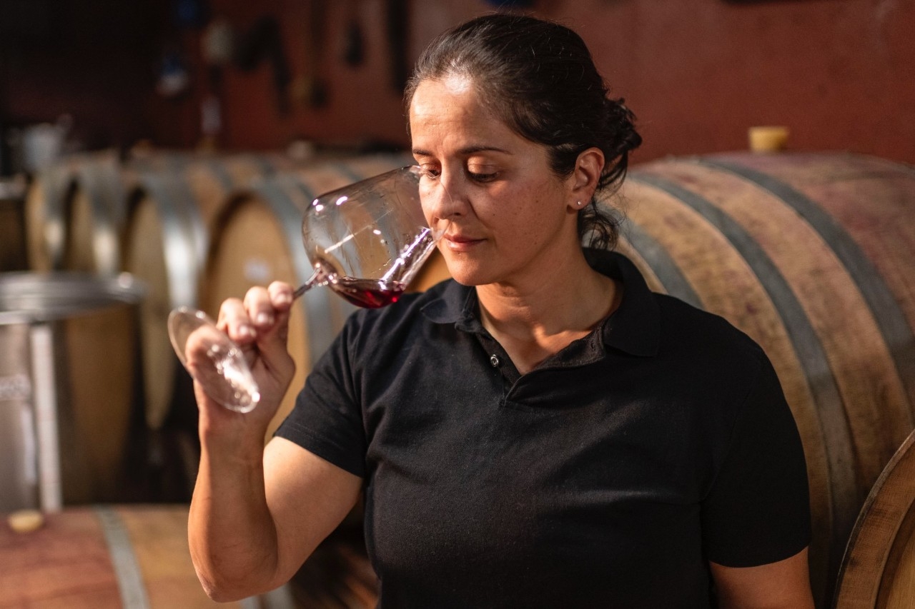 La joven bodeguera que embotella tradición familiar