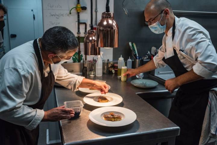 Bodega MontRubí: El chef Joan Lago y su segunda en cocina, Balbina García