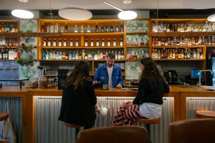 Una barra para dejarse llevar por Berto.