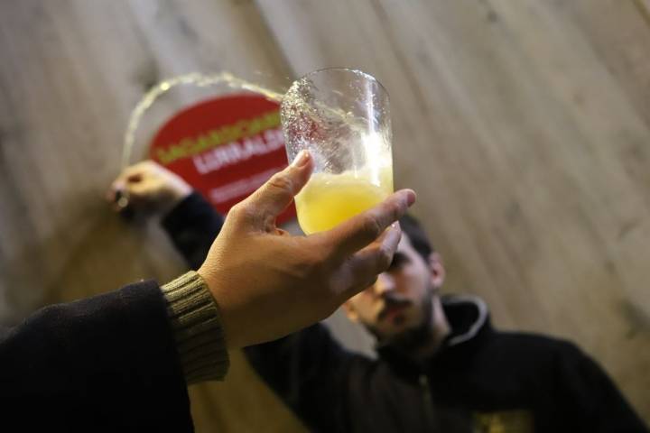 Un color y un aroma únicos, la sidra de Euskadi.