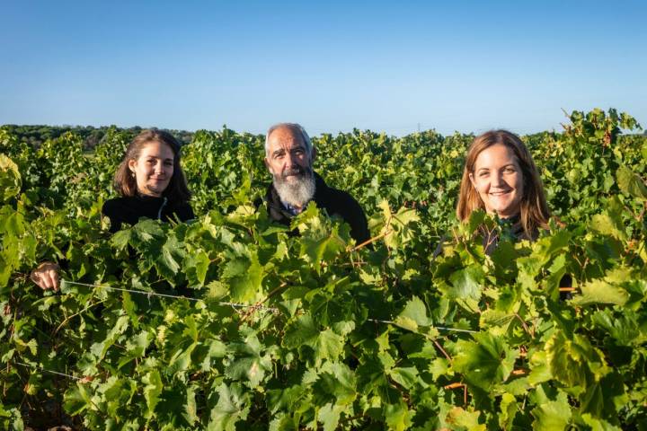 Reyes, Quintín y Helena Martín de la bodega 'Muelas'