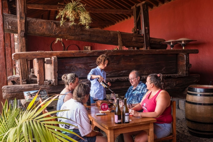 Clientes en la Casa del Vino de Tenerife