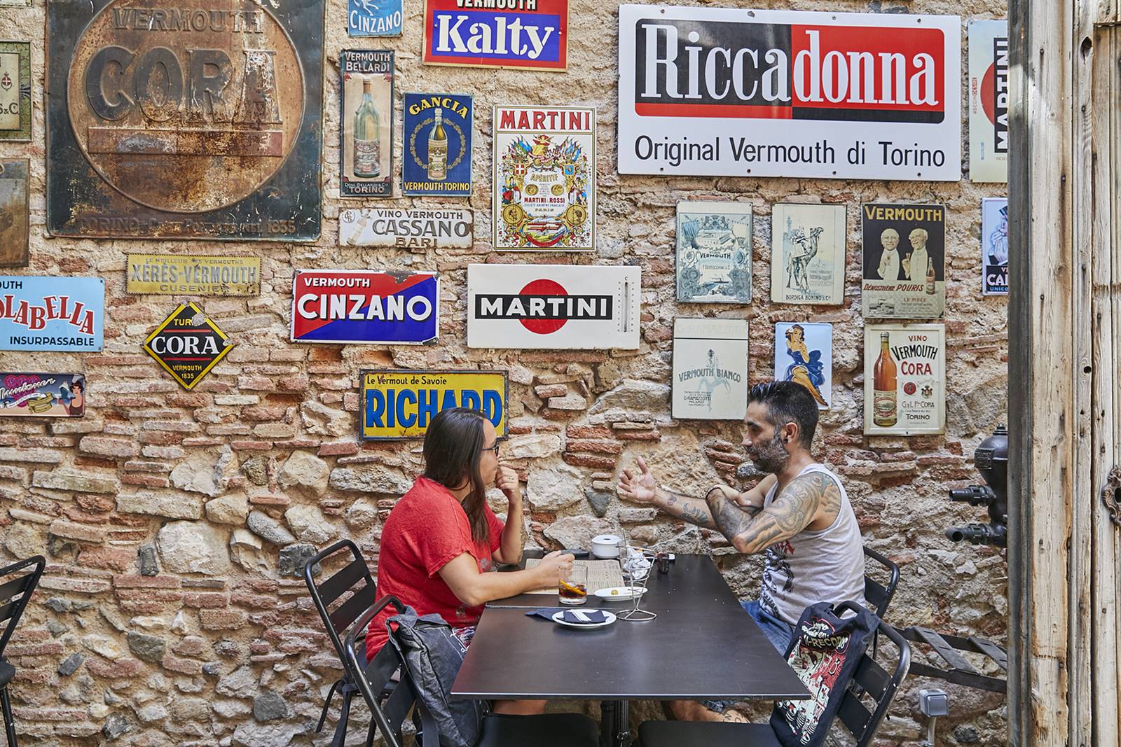 Comer y beber en el museo del vermut más grande del mundo