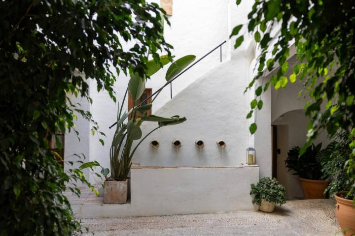 La fuente interior de los apartamentos.