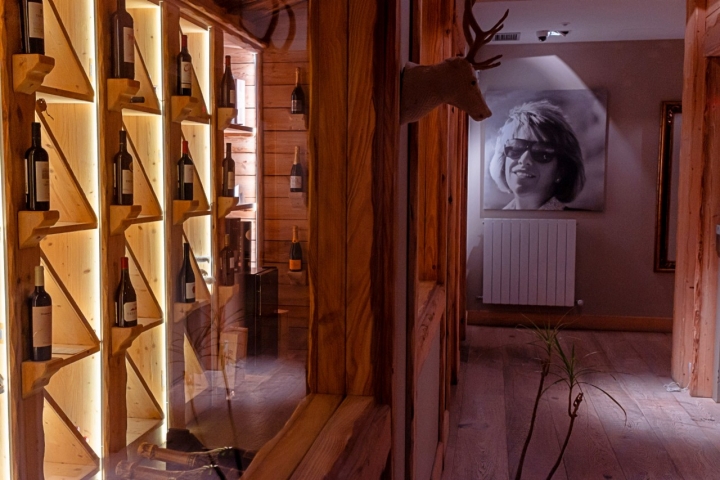 Retrato de la madre de Joaquín junto a la bodega.