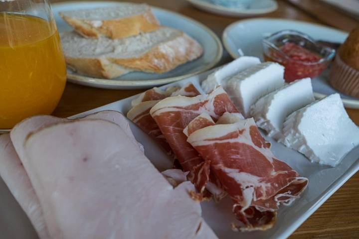 Detalle de varios productos del desayuno.