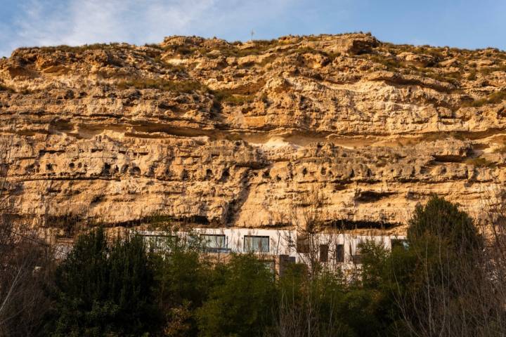 Parad rocosa donde están excavadas las cuevas del hotel XUQ