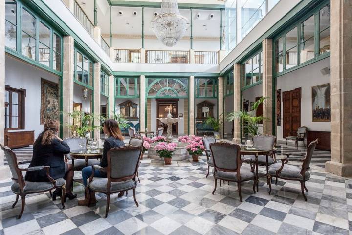 El antiguo patio de la casa es el actual hall del hotel.