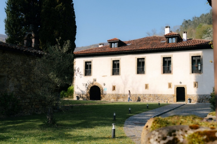 Fachada del hotel Palacio de Arriba (Mieres):