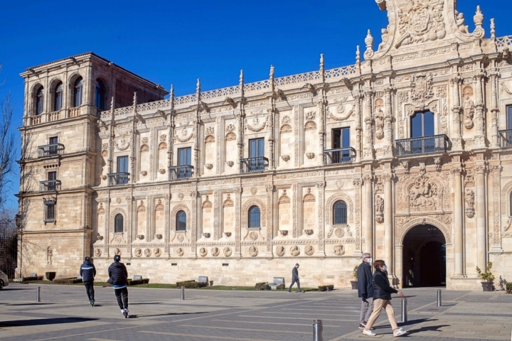 Parador de León: fachada plateresca del convento de San Marcos