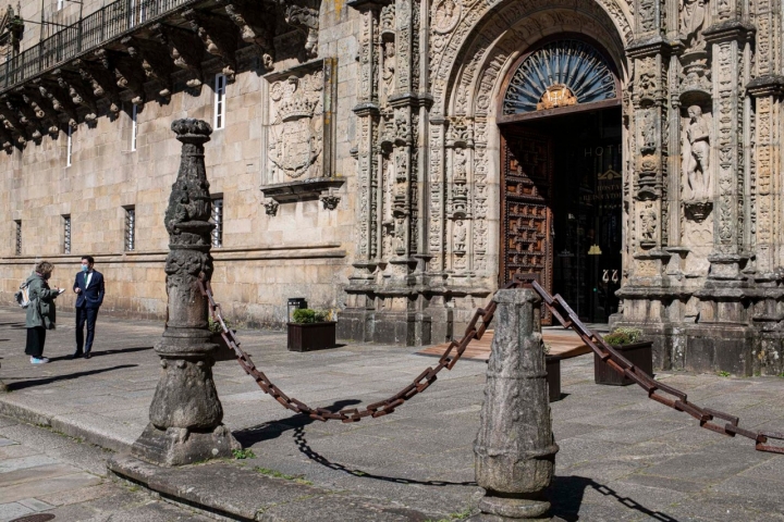 Las cadenas del territorio propio del Hospital Real.